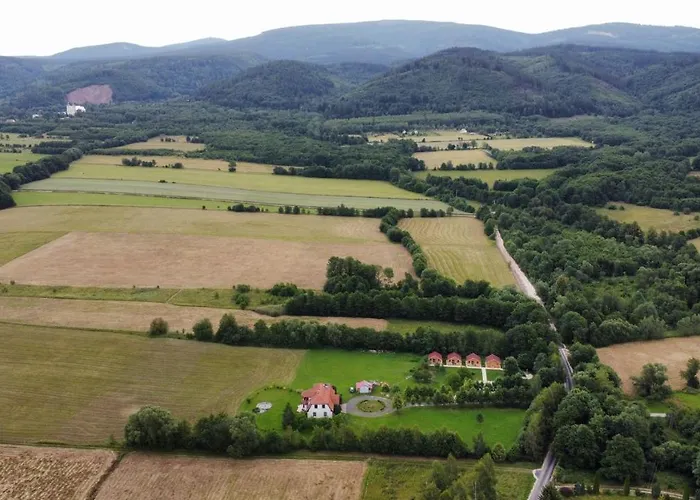 Dwor Piotra I Pawla- I Farm stay Miedzygorze